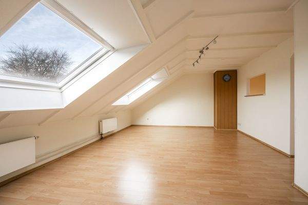Dachgeschoss mit weiterem Platz...