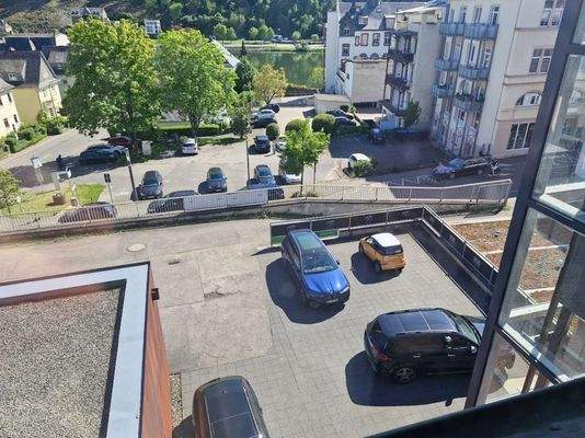 öffentlicher Parkplstz gegenüber