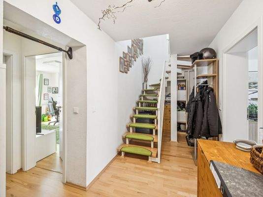 Treppe zur oberen Ebene