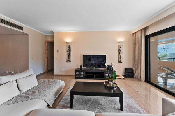 Living area in apartment in Bendinat 2