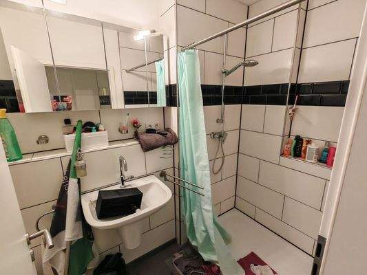 Vordergebäude: Bad OG