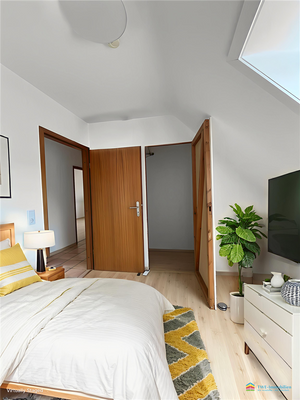 Zimmer 2 mit begehbarem Schrank