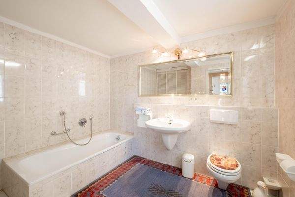 Badezimmer im Erdgeschoss