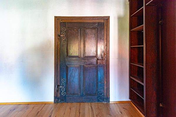 hübsche, sehr alte Türe