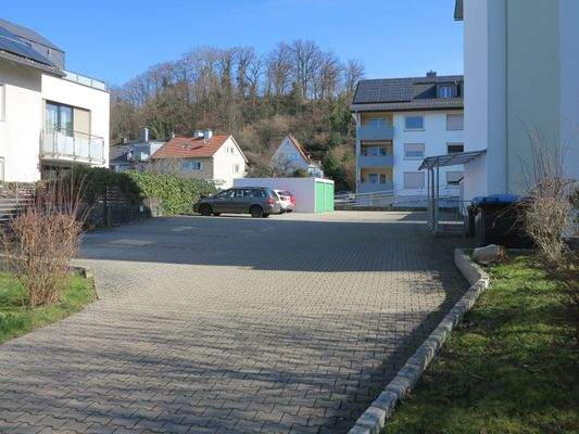 Stellplätze u. Garagen