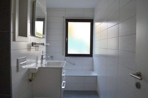 Modernes TL-Wannenbad