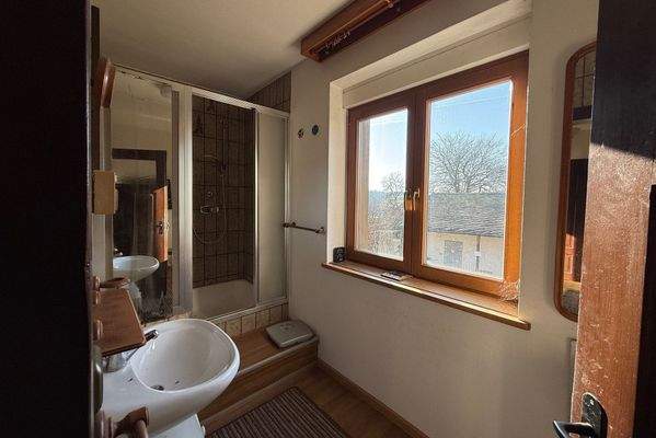 mit Duschbad en suite