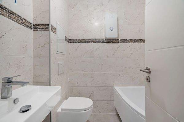 Vorderhaus - Badezimmer