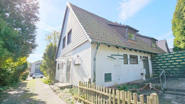 von hinten vor Garage.jpg