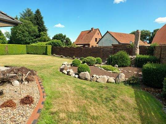 Garten - Verbessert - (KI generiert)