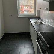 Moderne Küche mit Fenster