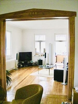 Blick durch den Wohnbereich Richtung Loggia