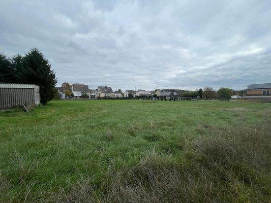 Straßenansicht links