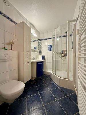 Modernes Duschbad