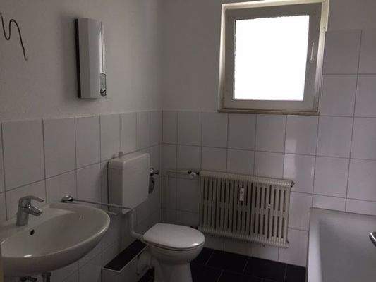 Neues Badezimmer mit Fenster