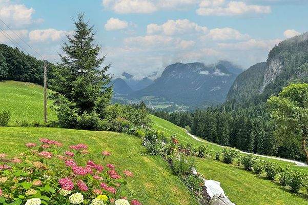 Der Blick ins Tal verzückt jeden Tag!