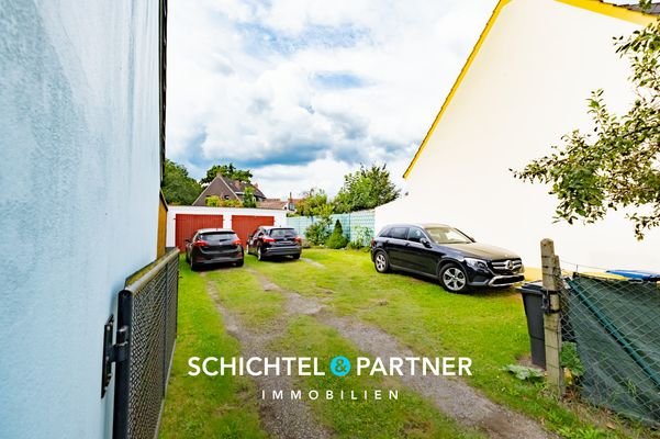S&P | Einfahrt zu den Garagen