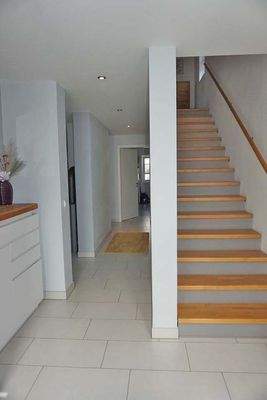 Moderner Stil - Flur EG und Treppe