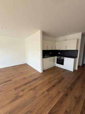 Moderne Küche mit Holzboden