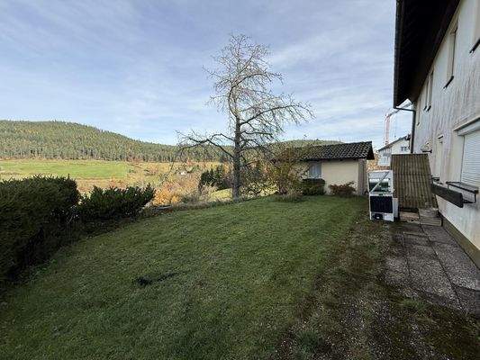 Garten mit sep. Hütte