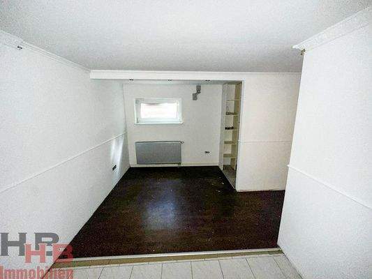 UG Schlafzimmer im KG mit begehbarem Kleiderschrank