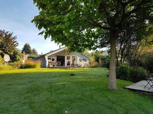 Großer Rasenbereich