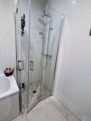 ebenerdige Dusche im Badezimmer