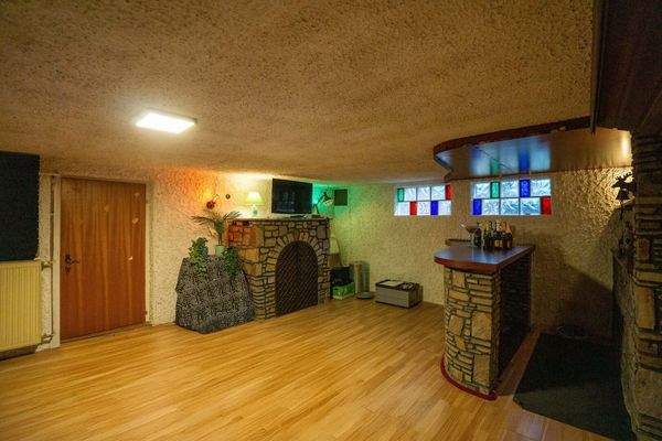 Hobbyraum/Partykeller mit Kaminofen