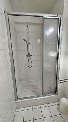 90 x 90 cm Dusche + Freifläche