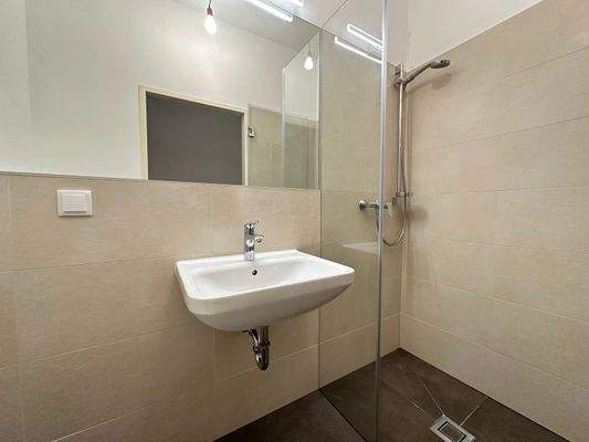 20250325_151746086_iOS