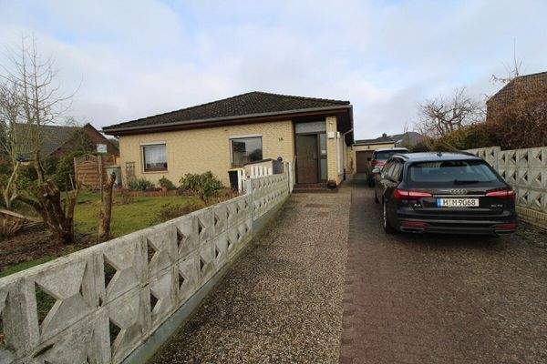 2 - Eingang und Zufahrt Garage