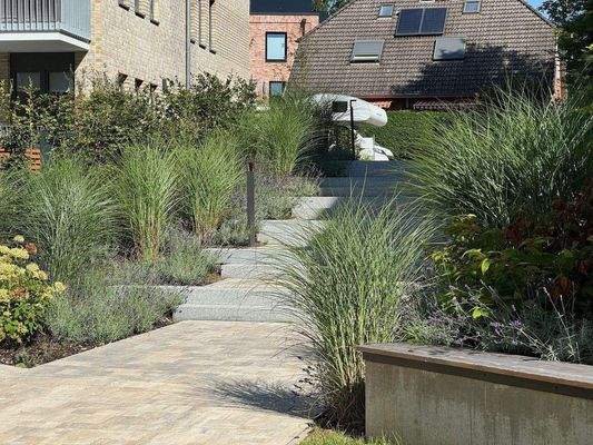 Neue Treppenanlage durch das Wohnquartier