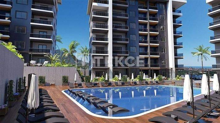 Flats with a Shared Pool Close to Social Amenities in Alanya