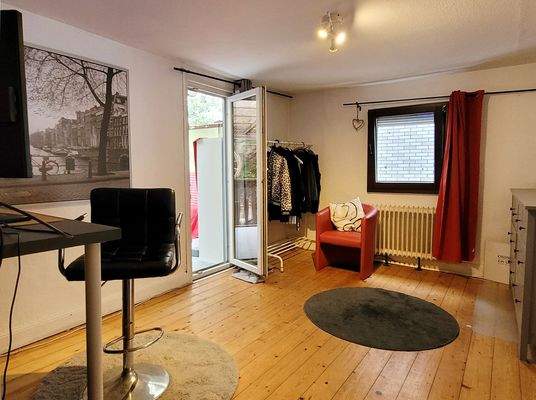 Büro mit Balkonzugang