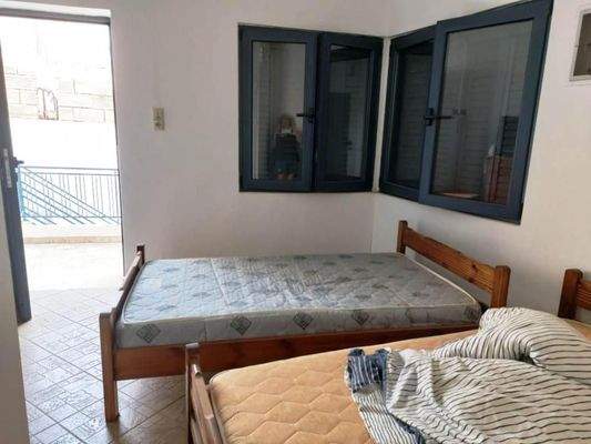 Ostkreta, Chamaizi: Traditionelles zweistöckiges Haus mit Innenhof zu verkaufen