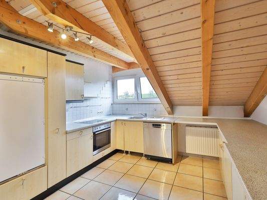 Separate, geräumige Küche