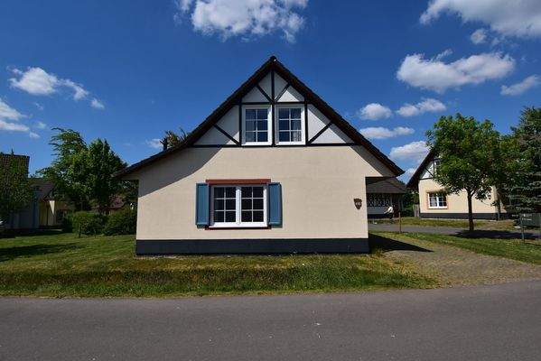 Freistehendes 4-Personen-Ferienhaus mit neuer Küche und 2 Bädern im Ferienresort Cochem002