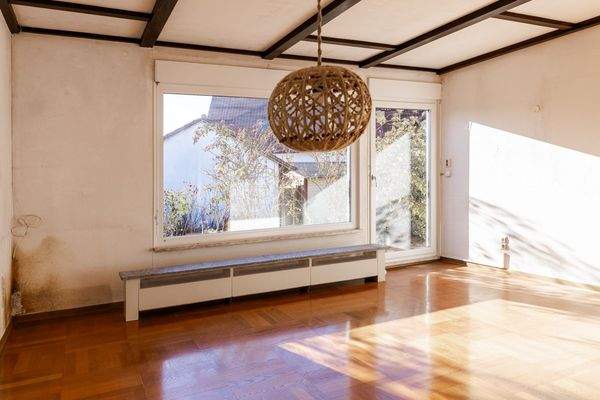 Handwerker-Projekt zur Renovierung (OKAL-Fertighaus mit PV-Anlage)