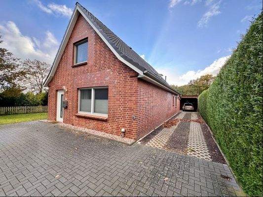 Seitenansicht mit Auffahrt