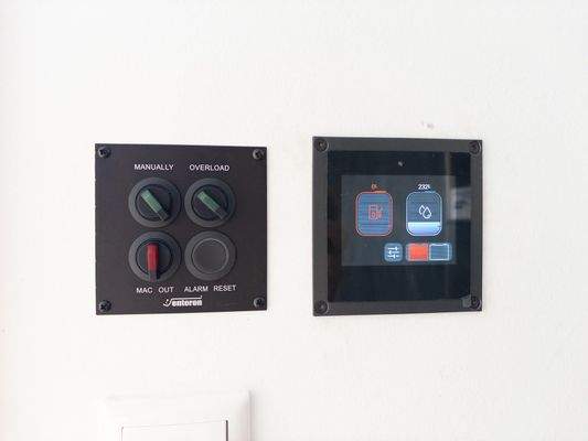 digitale Wasserstandssteuerung und Bedienelemente Kläranlage