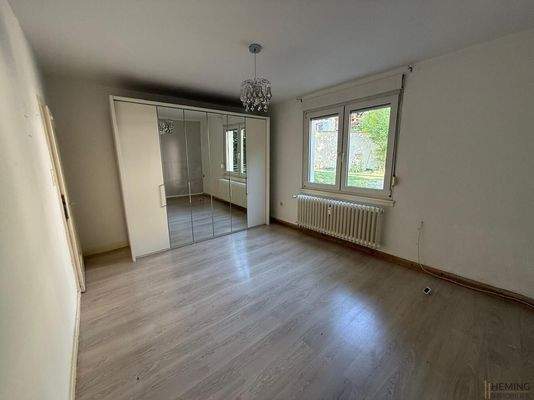 WE 2 - Zimmer mit Blick in den WE 2 Garten