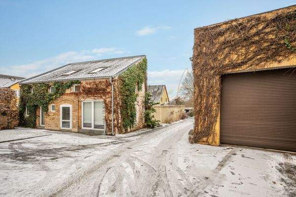 Durchfahrt zu Parkplätzen