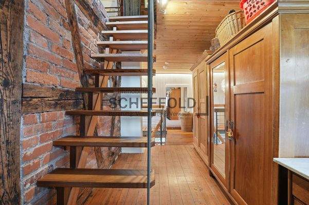 Treppe zum Dachgeschoss