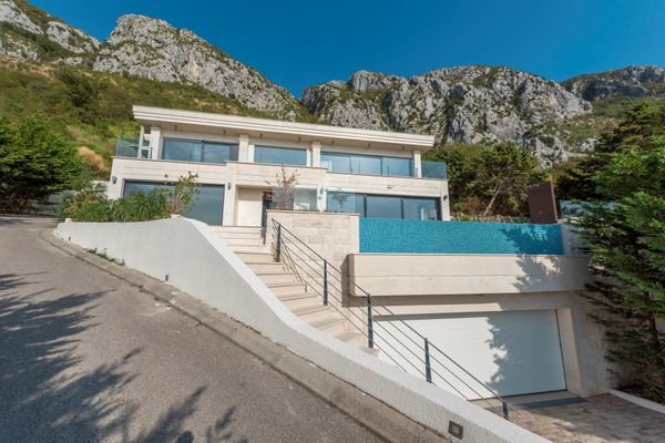 2-Budva, Tudorovici - modern villa with swimming pool and garage for two vehicles