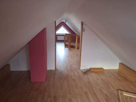 Spitzboden von links hinten nach Rechts