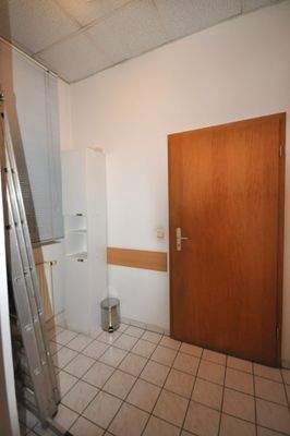 08 Toilette Damen.JPG