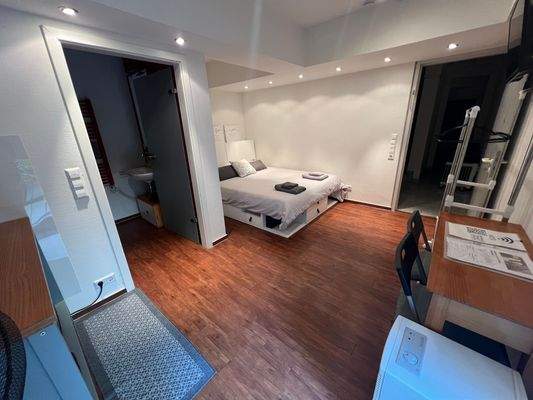 Untergeschoss mit Bick ins Bad 