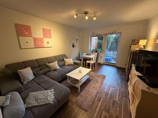 Wohnzimmer m. Zugang Terrasse