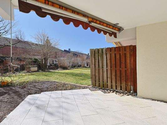 Sonnige, überdachte Terrasse