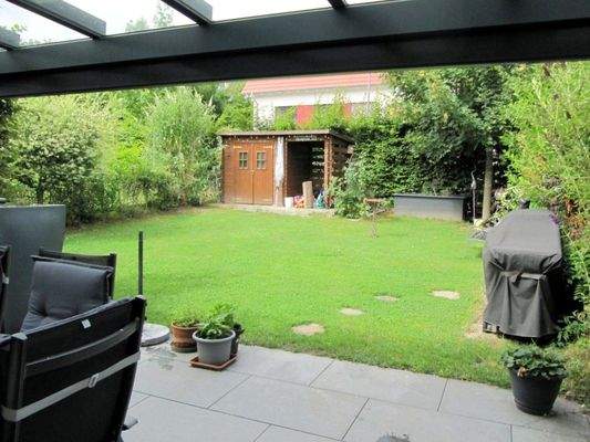 Blick von Terrasse in den Garten.JPG